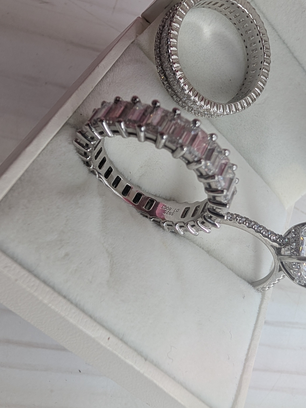 Assorted Costume Jewellery Rings - Picture 3 of 3